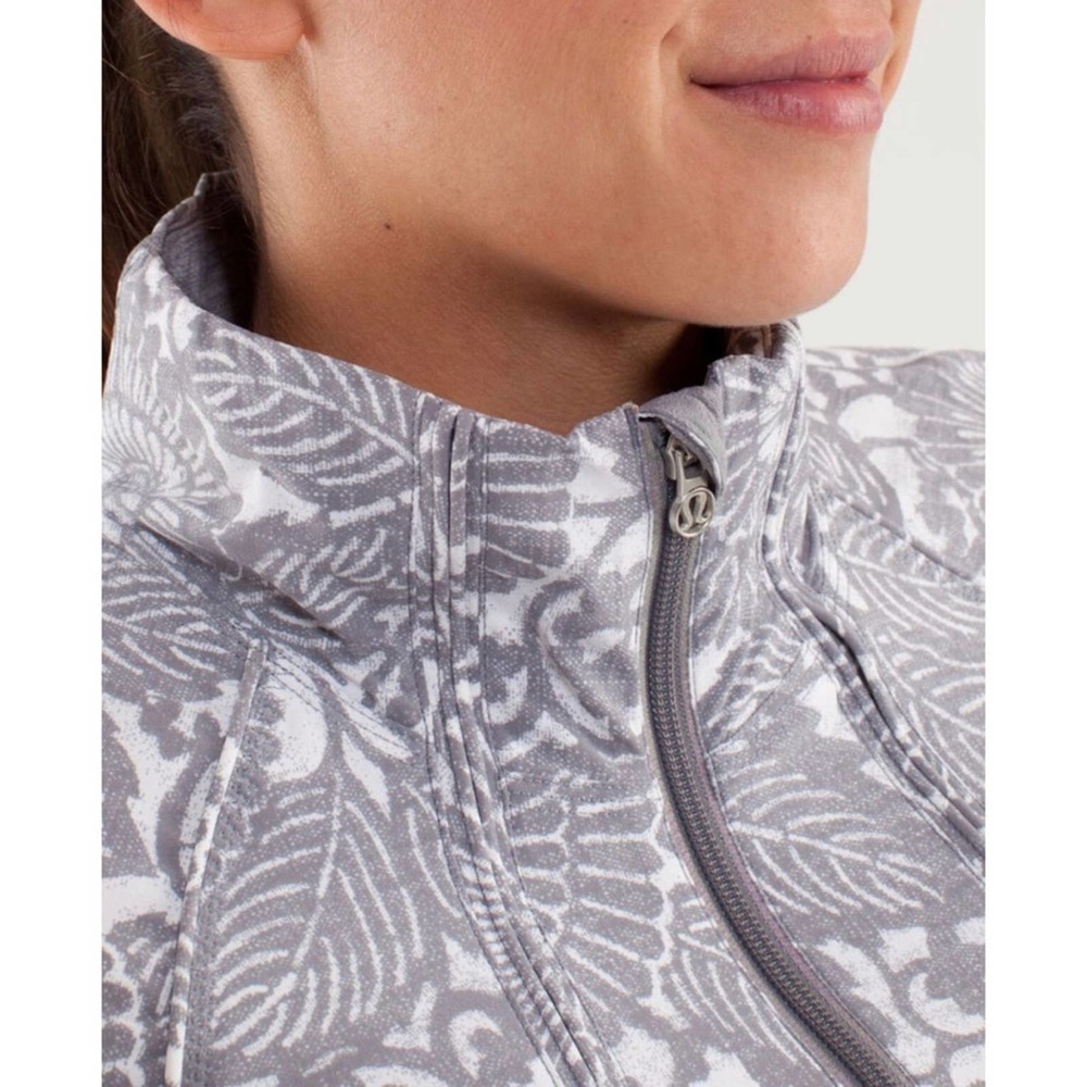 Lululemon Run: Travel To Track Jacket Beachy Floral White Fossil Size 6 View 3